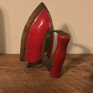 Vintage travel iron